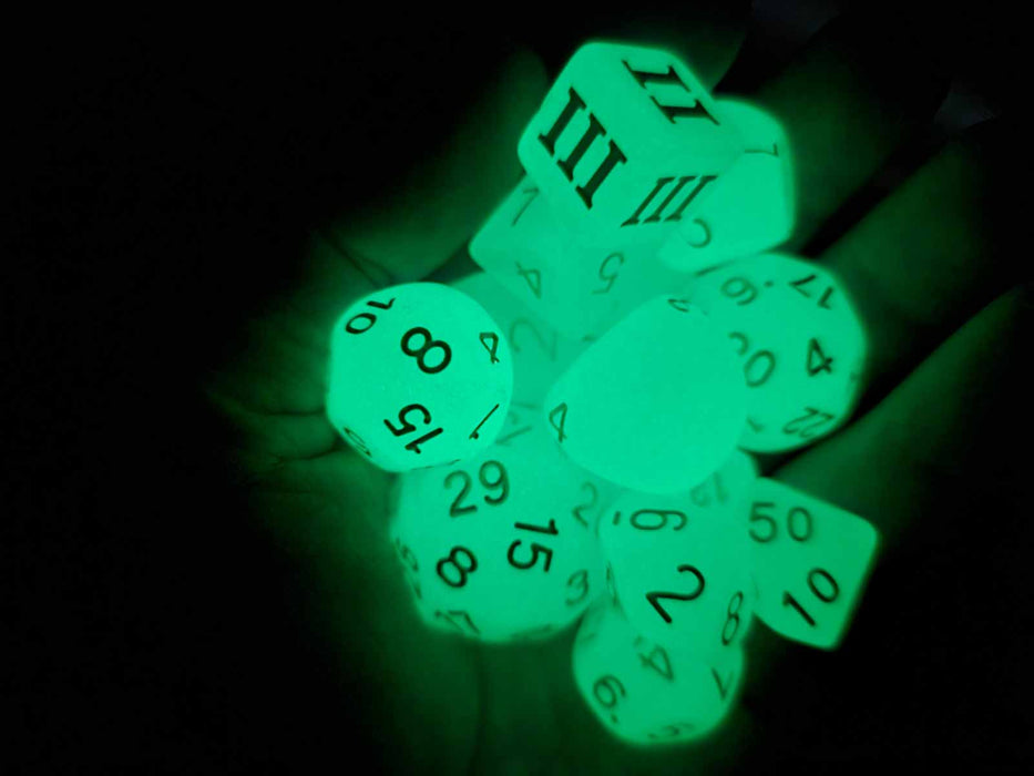 Dungeon Crawl Classics Dice, 14 Pieces - Neutral Wizard Glow